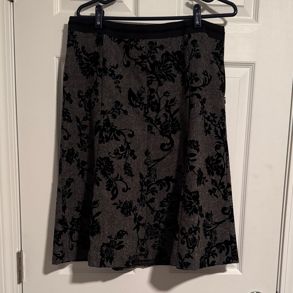 Ann Taylor Black and Gray Floral A-Line Skirt